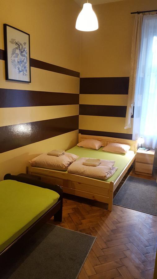 Smocza Jama Hostel Krakow Bagian luar foto