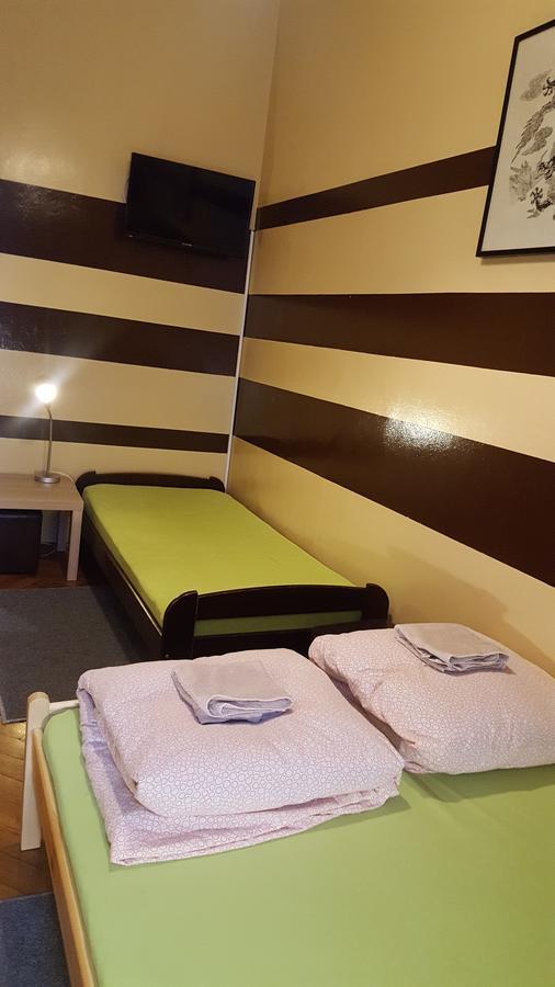 Smocza Jama Hostel Krakow Bagian luar foto