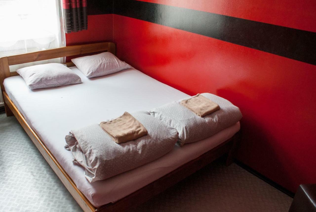 Smocza Jama Hostel Krakow Bagian luar foto