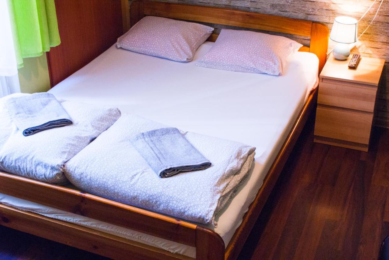 Smocza Jama Hostel Krakow Bagian luar foto