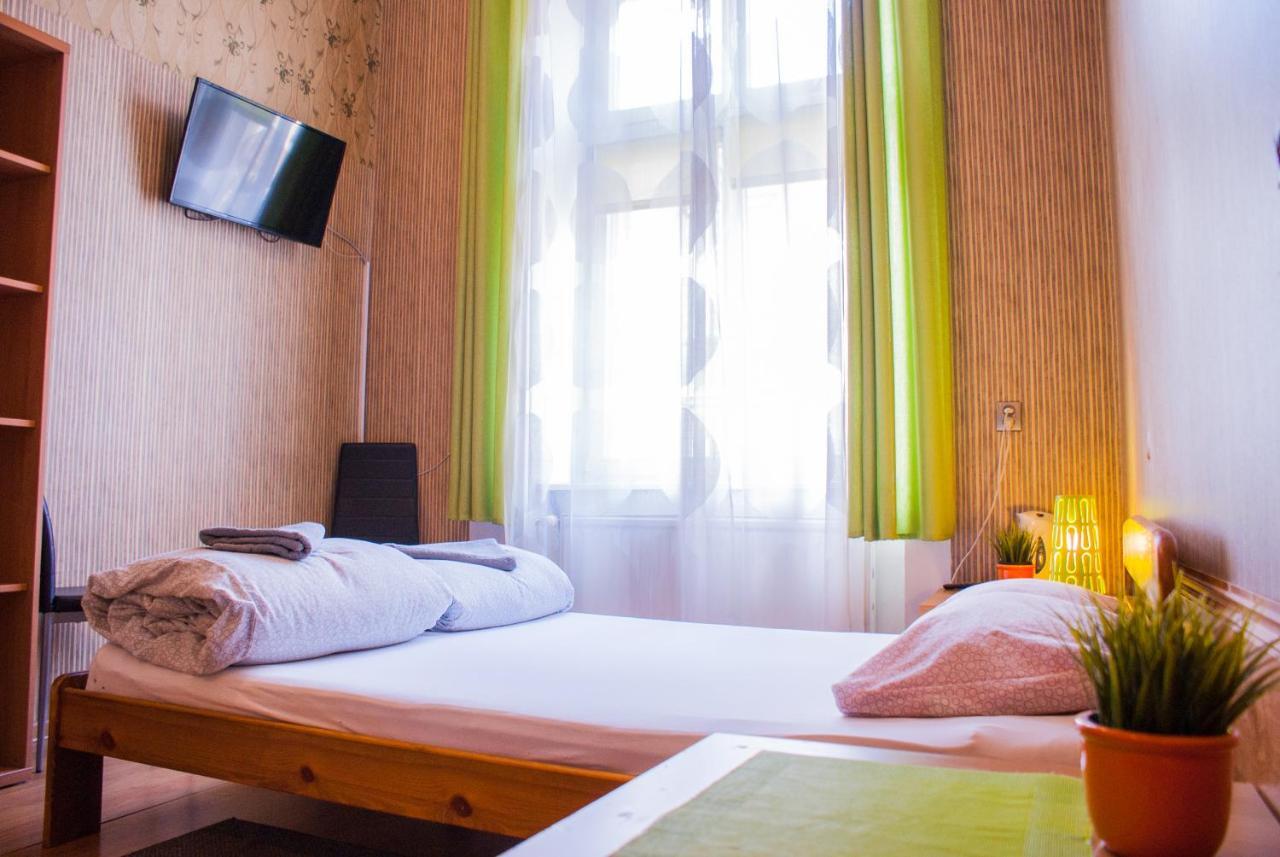 Smocza Jama Hostel Krakow Bagian luar foto