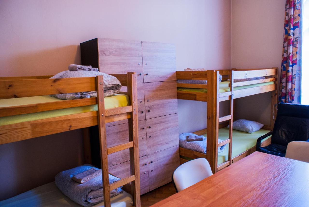Smocza Jama Hostel Krakow Bagian luar foto